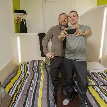 博韦f1酒店 酒店 *