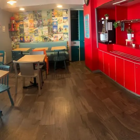 博韦f1酒店 酒店 *