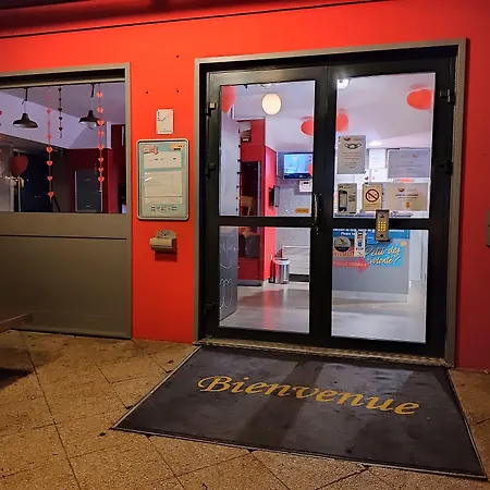 博韦f1酒店 酒店 *